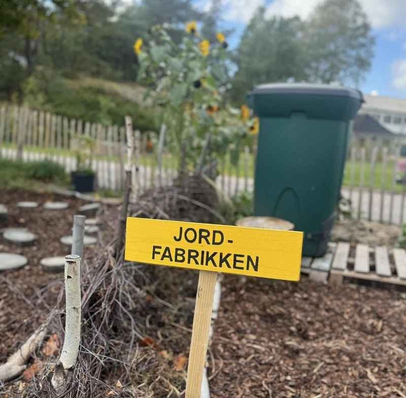 Kjøkkenhage med kompostering. Foto