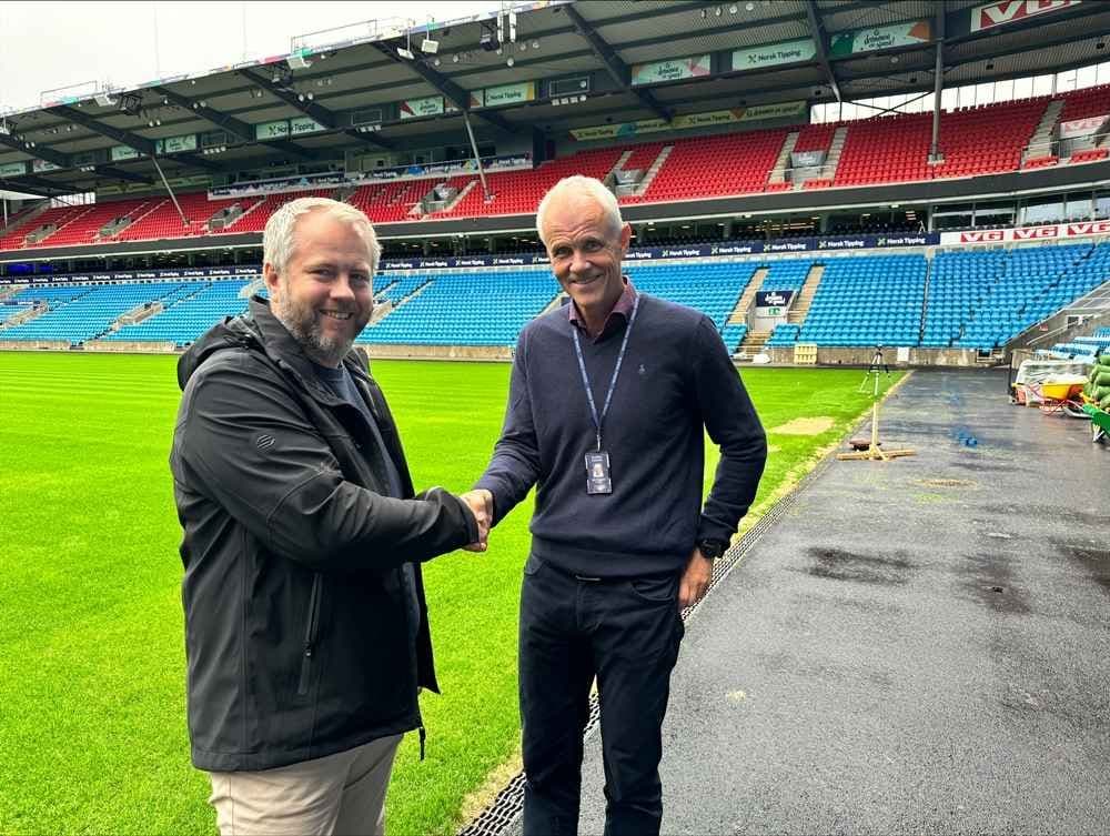 Geir Lie hos Grønn Vekst og direktør ved Ullevål Stadion, Eirik Forgaard. Foto.