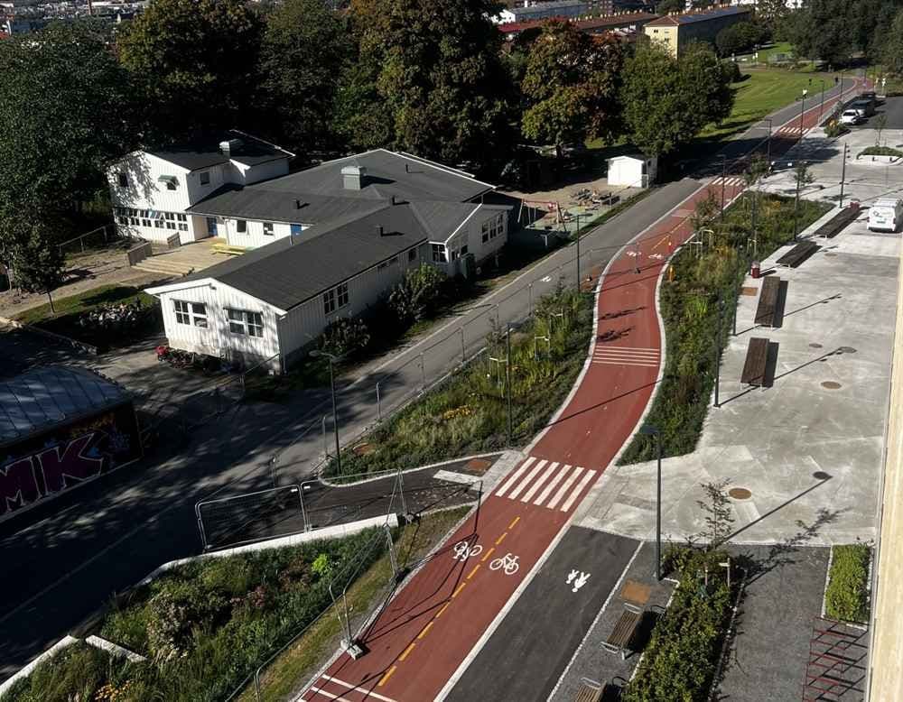 Opparbeidet gang -og sykkelvei mellom Tøyenbadet og Oslo Samisk Barnehage.
